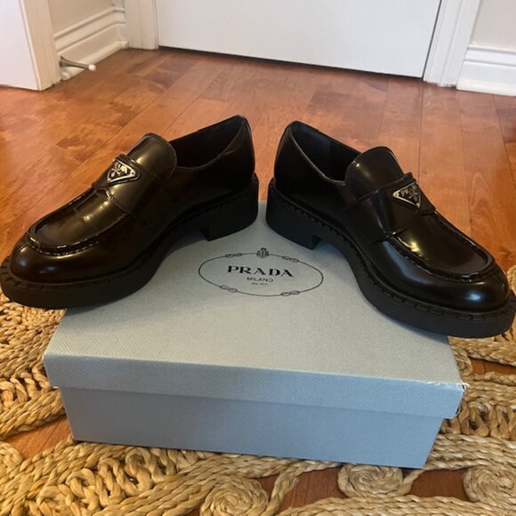 Prada Women's Triangle Logo Loafers Spazzolato Leather Black Size 40 - Picture 5 of 10